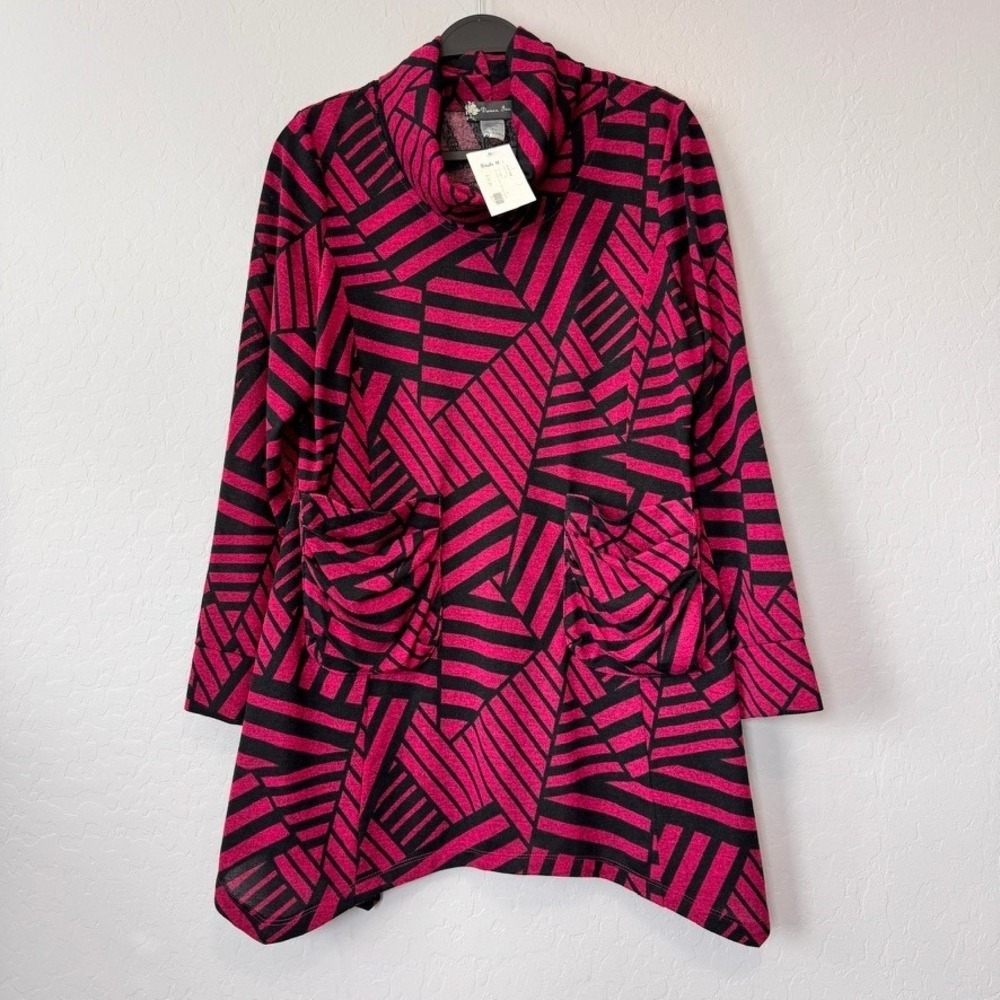 NWT Damee XLarge Tunic Top Fuchsia Black Geometric Stripe Cowl Neck Sharkbite